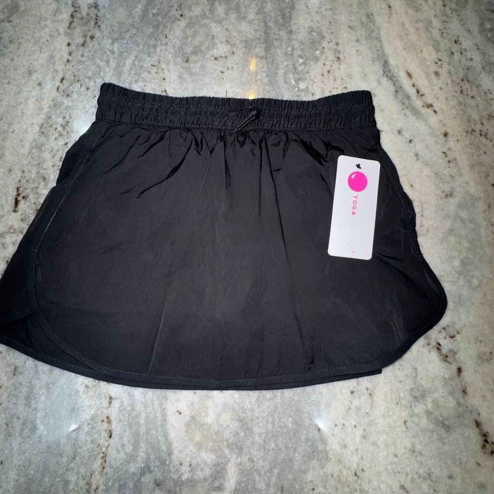 NWT Yogalicious Skort Womens Small Black Yoga Athletic Workout